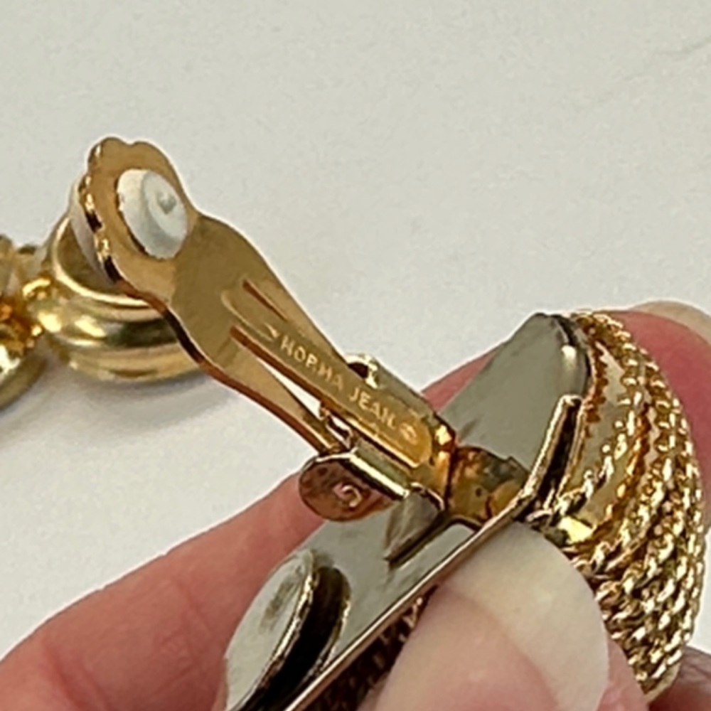 1950s Italian Style, Norma Jean Old Hollywood Gold wire style Clip-on Earrings - Picture 6 of 12